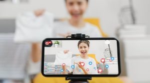 Interaktif dengan Penonton Live